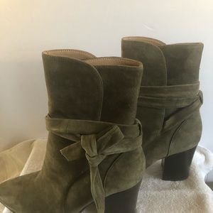 New Banana Republic Suede Boots Size 8.5